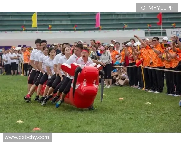 个性化定制足球球星水杯让你随时感受运动激情与荣耀时刻